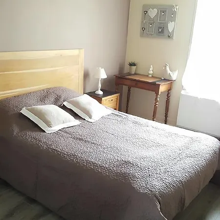 Aux Du Port Apartment *